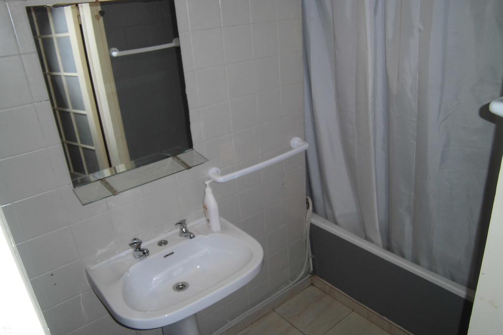 Hostel The White Butterfly Lagos Exterior photo